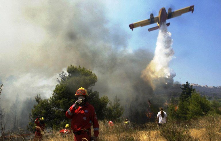 Zbog niza požara u zraku su četiri kanadera i tri air tractora