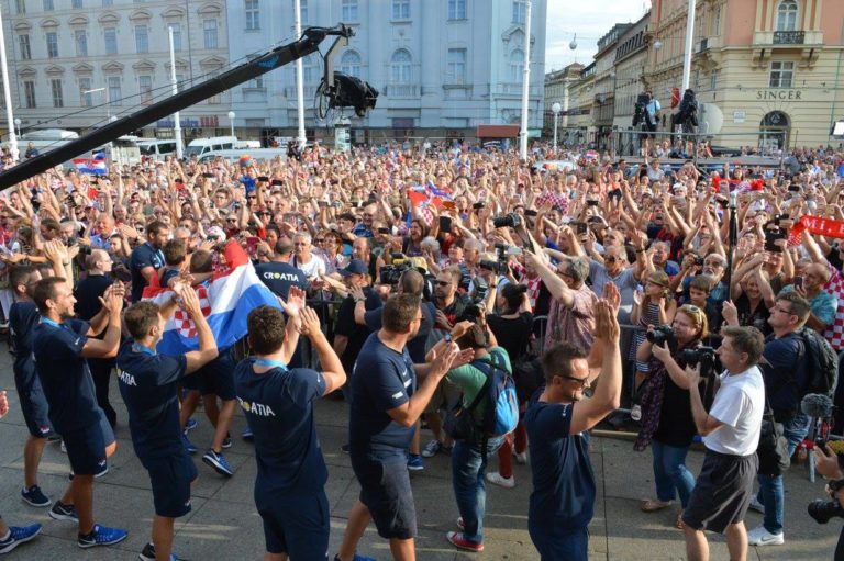 Zagreb dočekao zlatne vaterpoliste!