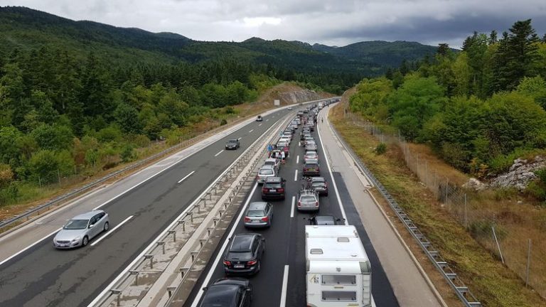 Na A1 između čvorova Otočac i Gospić zbog vjetra vozi se uz ograničenje brzine