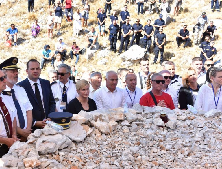 FOTO: Na Kornatu obilježena 10. godišnjica pogibije dvanaestorice vatrogasaca