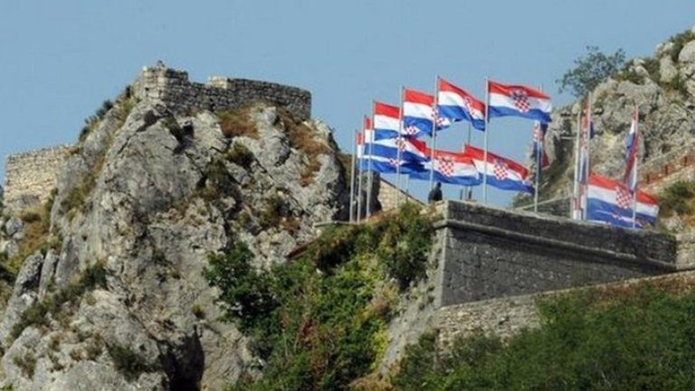 Vatreni će dobiti najveću zastavu s Kninske tvrđave