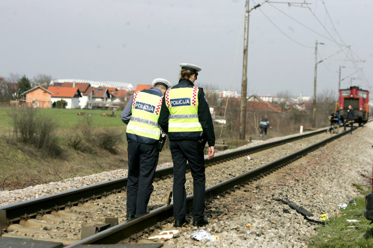 Dvije osobe poginule u naletu vlaka