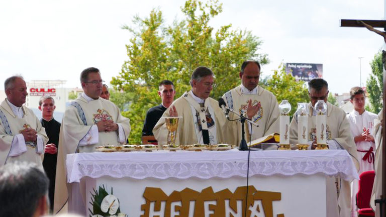 Mons. Barišić u Solinu: Obitelj je lađa spasa za pojedinca i za cijelo društvo