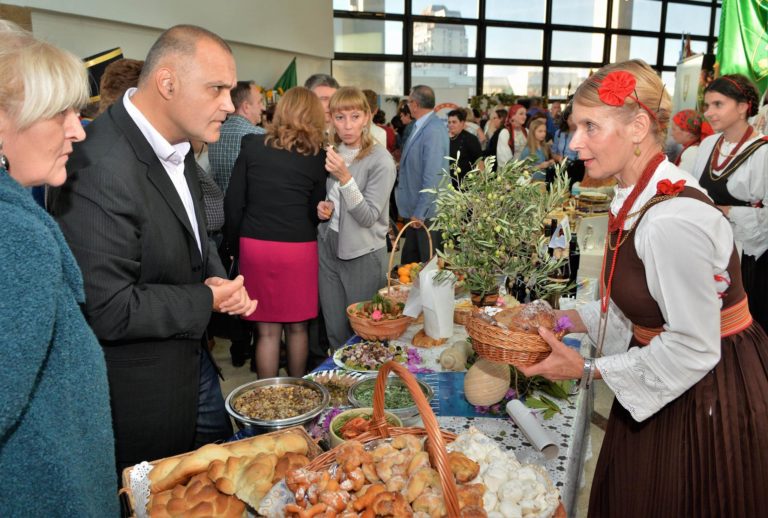 U Karlovcu izbor najuzornije seoske žene