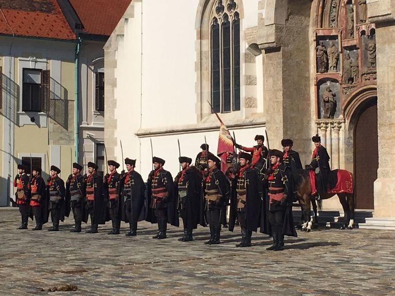 Na Uskrsni ponedjeljak počela nova sezona smjene straže Kravat pukovnije