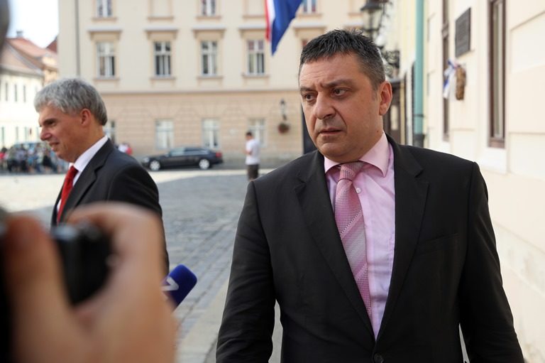 Sramota: Radnici Uljanika čekaju plaće, osumnjičeni menadžeri dobili sve preostale plaće. Rossandi “s neba palo”  160.000 kn