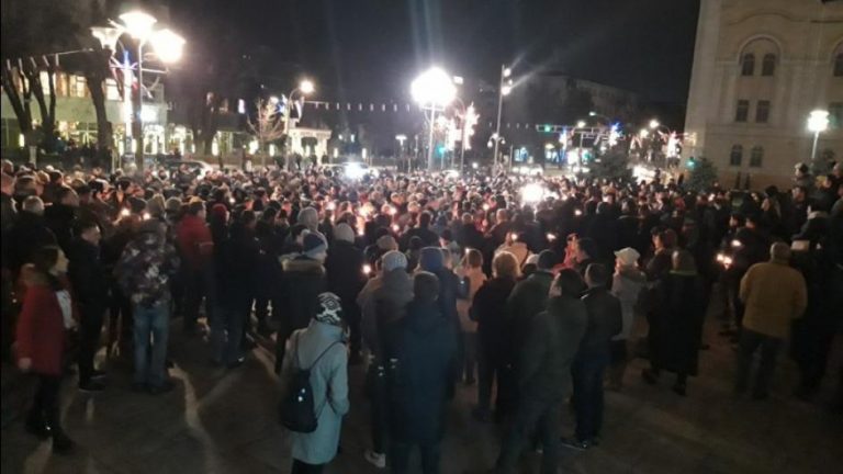 Dvije tisuće prosvjednika u Banjoj Luci prkosilo policijskoj zabrani okupljanja