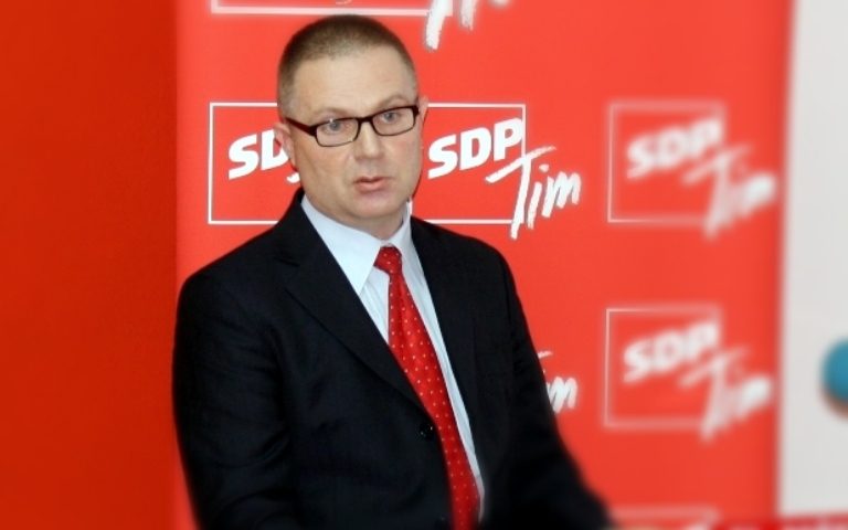 Epski neuspjeh SDP-a na  izborima u Ličko-senjskoj županiji, Zrinski podnio ostavku