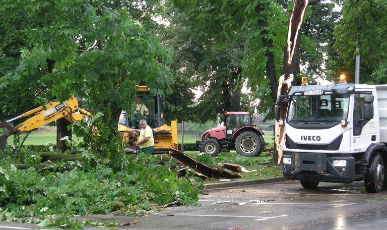 U Osijeku se saniraju štete od olujnog vjetra