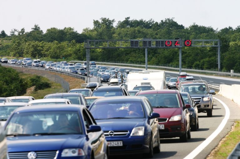 Udarni turistički vikend: Više od milijun turista, velike gužve na cestama…