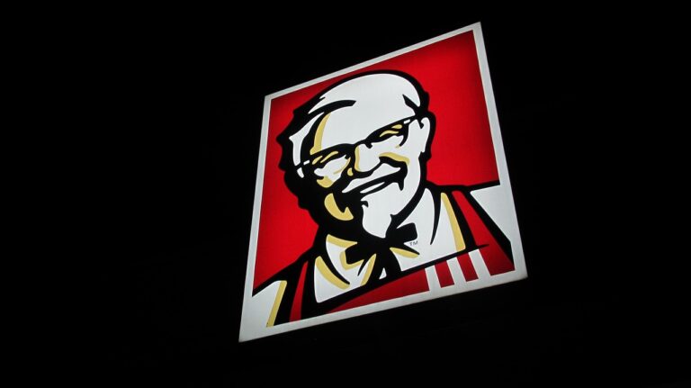 KFC privremeno povlači slogan “za prste polizati”