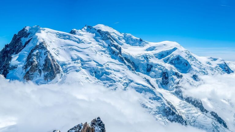 Ledenjak na Mont Blancu samo što se nije odlomio, traje evakuacija stanovnika