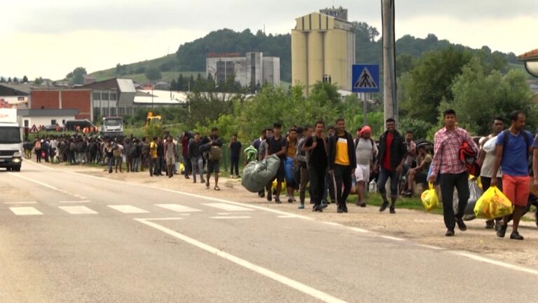 BiH: Migranti se sukobili s policijom nedaleko Bihaća