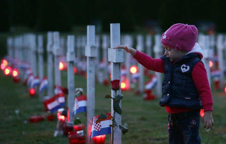 Na Memorijalnom groblju vijencima odana počast žrtvama Vukovara