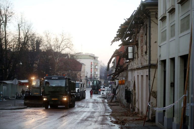 Što će biti s obnovom? Ako pitate Petrinjce – ništa. S ministrom ili bez njega