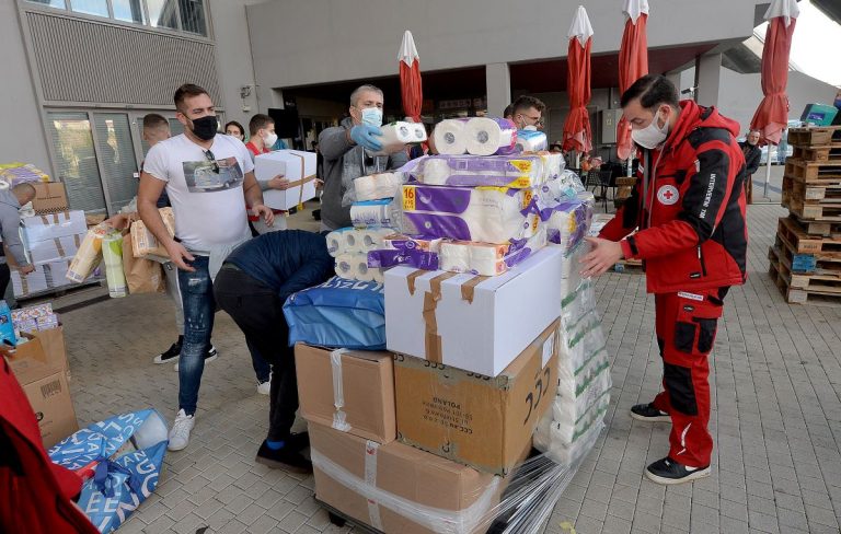 Crveni križ Federacije BiH uručio pomoć nastradalima u potresu