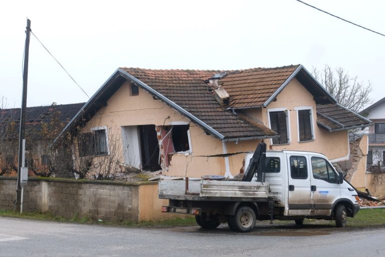 SRAMOTA: Gotovo dvije godine od potresa na Baniji nije izgrađena nijedna zamjenska kuća