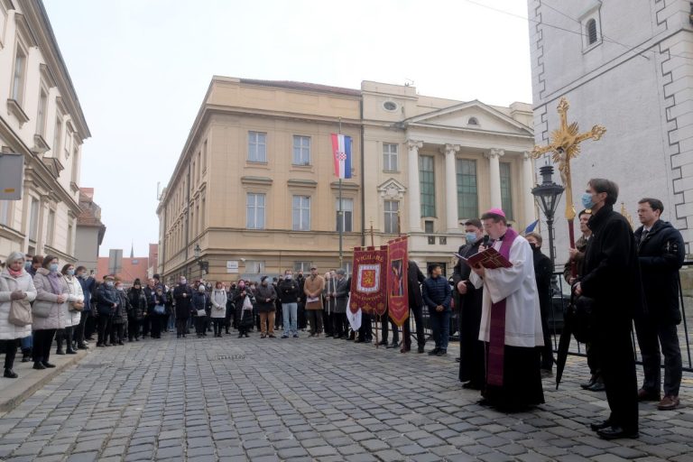 U Zagrebu korizmena procesija od Katedrale do Rokova perivoja