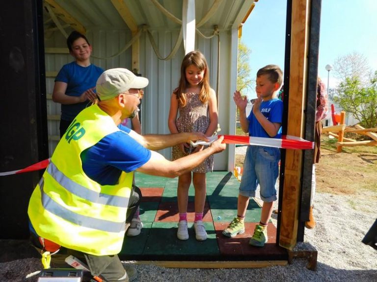 Centar novog života dobio dječje igralište, gradilo ga je 20-tak mladih volontera