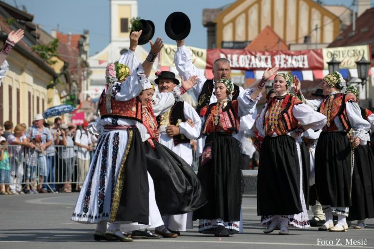 Svečani mimohod – glavna priredba 55. Đakovačkih vezova