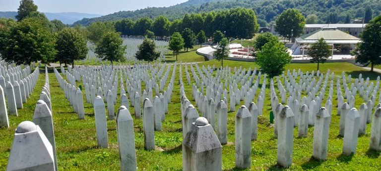 Raspisana tjeralica za generalom odgovornim za genocid u Srebrenici