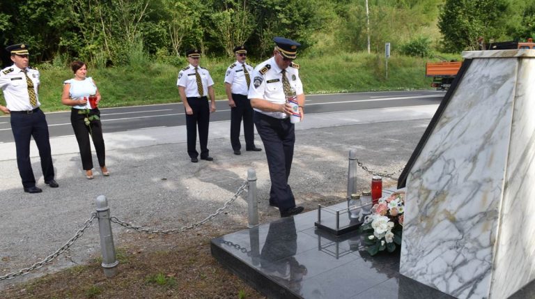 Počast hrvatskim policajcima ubijenima 1991. u Budačkoj Rijeci