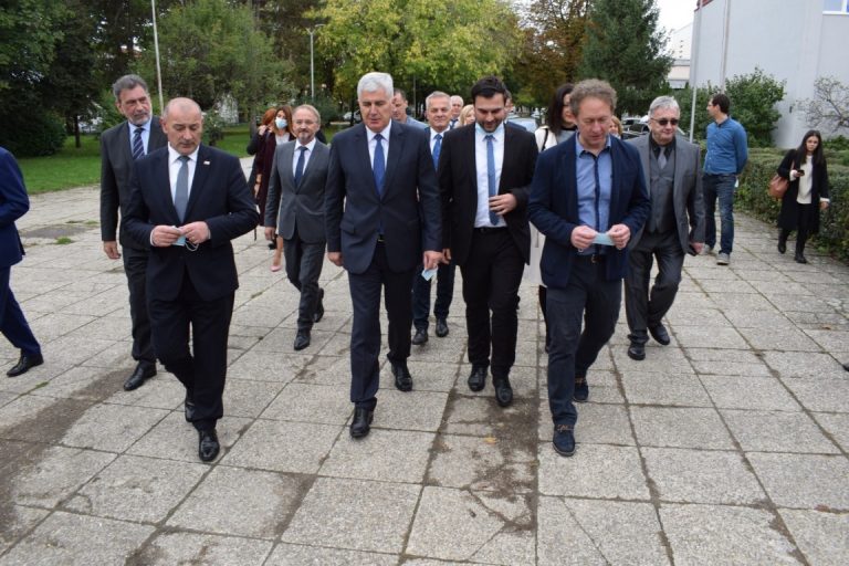 DONACIJAMA HRVATA IZ BOSNE I HERCEGOVINE POTPUNO OBNOVLJENA OSNOVNA ŠKOLA DRAGUTINA TADIJANOVIĆA