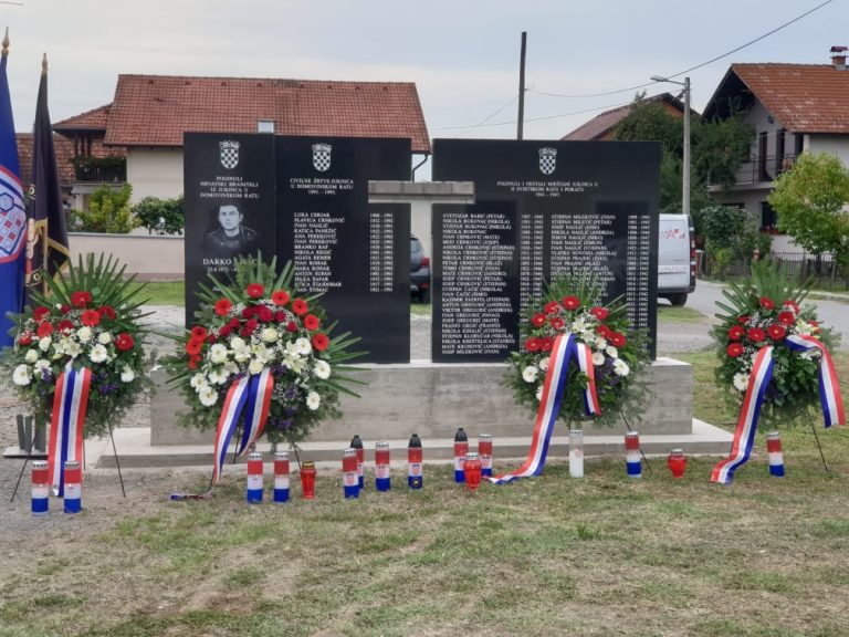 Svečano otkriveno spomen obilježje u čast poginulom hrvatskom branitelju Darku Liscu