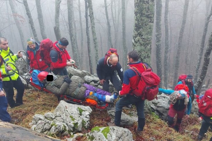 HGSS spašavali ženu na južnom Velebitu. Završila je u bolnici