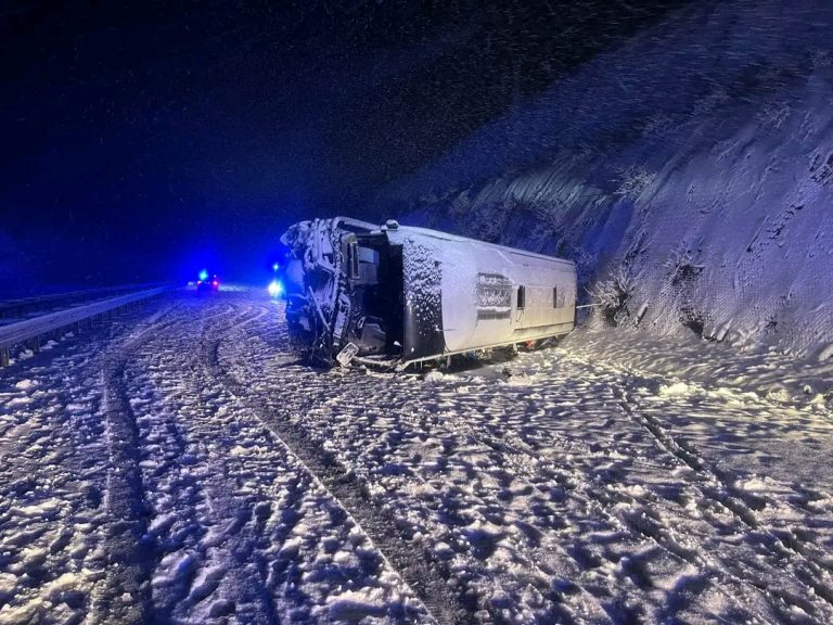 Prevrnuo se autobus na autocesti A1, jedna osoba poginula, više ozlijeđenih