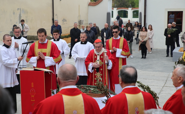 Bozanić: Križni put tiče se svakoga od nas